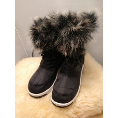 WINTER SNOW BOOTS FAUX Fur Lined Snow Boots BLACK IN EXCELLENT CONDITION!!!!