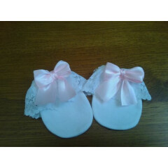newborn Romany/spanish girls white scratch mittens with lace and pink bows new 