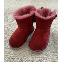 Limited Edition DISNEY UGG Boot Sweetie Bow Kids Red Medium US Size 7