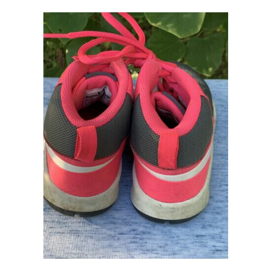 NIKE TEAM HUSTLE Hot Pink & Gray White Logo Athletic Sneakers Shoes 1Y 1❤️sj18m7 image {5}