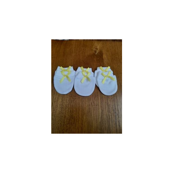  3 pairs of newborn baby girls white anti scratch mittens and lemon new  image {1}