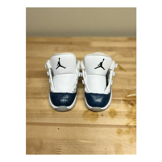 Nike Air Jordan XI 11 Retro Low Snakeskin 2019 Size 8C OG CD6849-102 White Blue image {1}