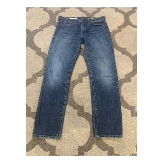 Men's Jeans GAP 1969 size 32 X 32 standard taper denim jeans image {1}