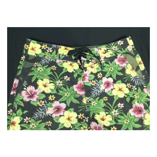 Hurley,mens floral swin board shorts..size 30 image {2}