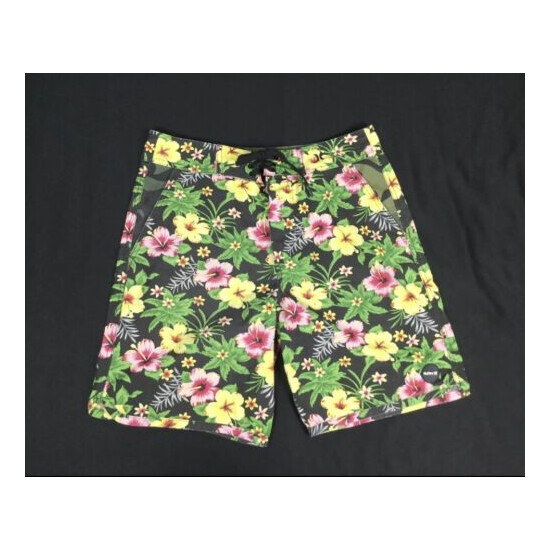 Hurley,mens floral swin board shorts..size 30 image {1}