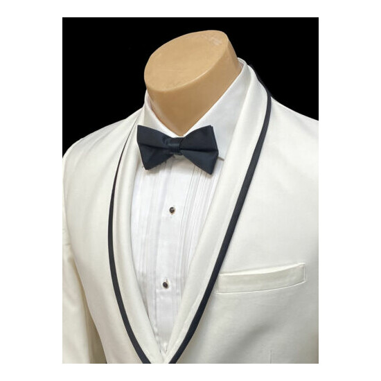 Men's Ike Behar Ivory Tuxedo Jacket Slim Fit Shawl Lapels with Black Satin Trim image {4}