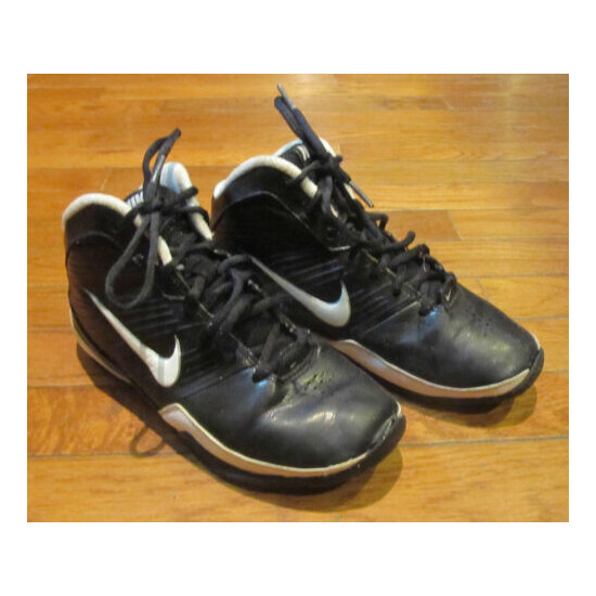 Nike Youth Black & White Quick Handle Basketball Shoes Size Sz 3Y image {2}