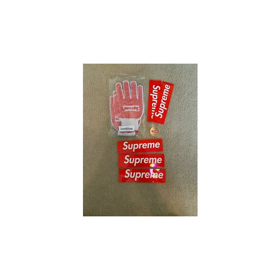 Lot Supreme Grip Gloves, Ball and 5 Stickers image {1}