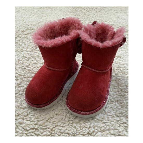 Limited Edition DISNEY UGG Boot Sweetie Bow Kids Red Medium US Size 7 image {1}