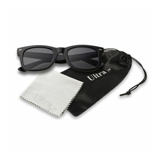 Black Kids Childrens Sunglasses UV400 Classic Shades Fashion Glasses Boys Girls image {1}