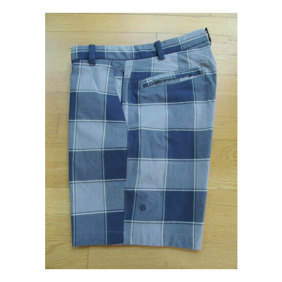 Lululemon Men's Golf Casual Athletic Stretch Blue / Gray Plaid Shorts Size 34  image {2}