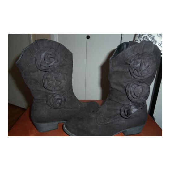 Kensie Girl Elindo Suede Fabric Western Style Black Boots Size 7 Flowers On Side image {3}