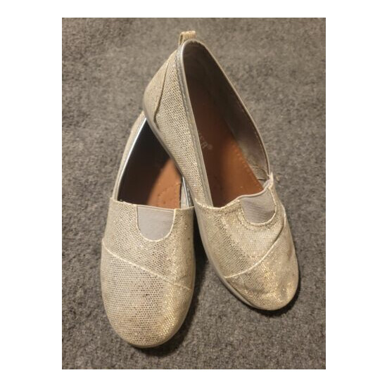 JOE BOXER Silver Glitter Slip-On Shoes/Oxfords Kids Size 2 image {1}