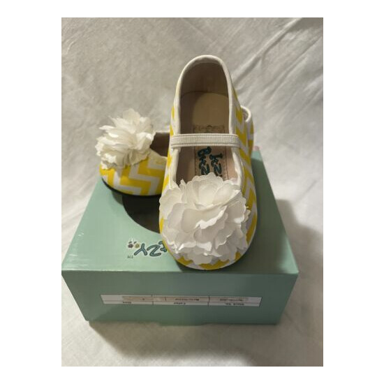 Itzy Bitzy shoes image {1}