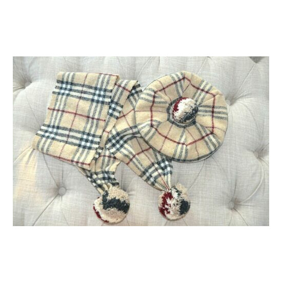 Burberry kids girls bonnet and scarf 4-6T image {1}