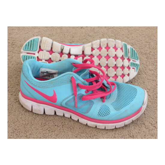 VGC Nike Flex 2014 Run light blue & pink lightweight tennis shoes Youth/girls 4 image {1}