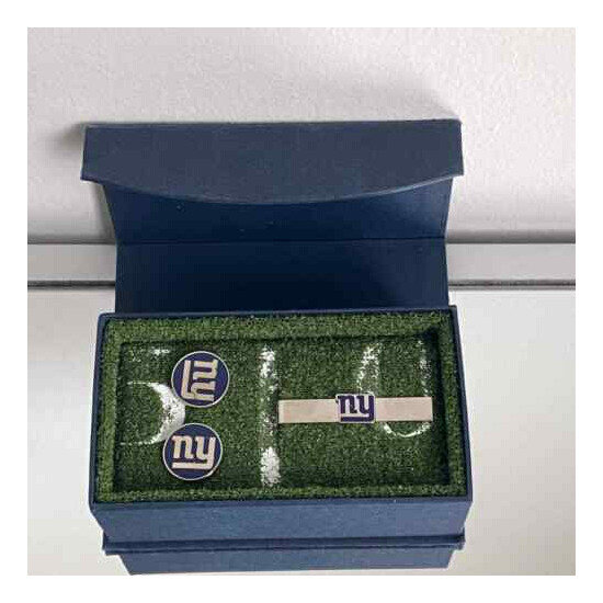NY Giants Silver Logo Tie Clip & Cufflinks Set image {3}