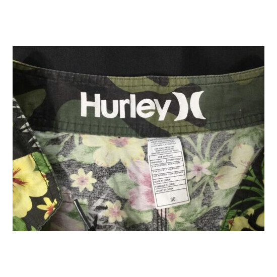 Hurley,mens floral swin board shorts..size 30 image {3}