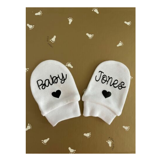 Personalised Baby Pregnancy Announcement Gift Birth Baby Shower Scratch Mitts image {1}