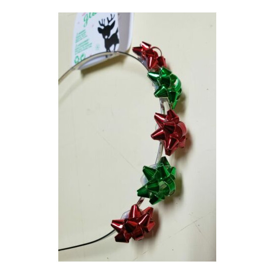 Claire's Red/Green Christmas Gift Bows Metal Headband One Size image {1}