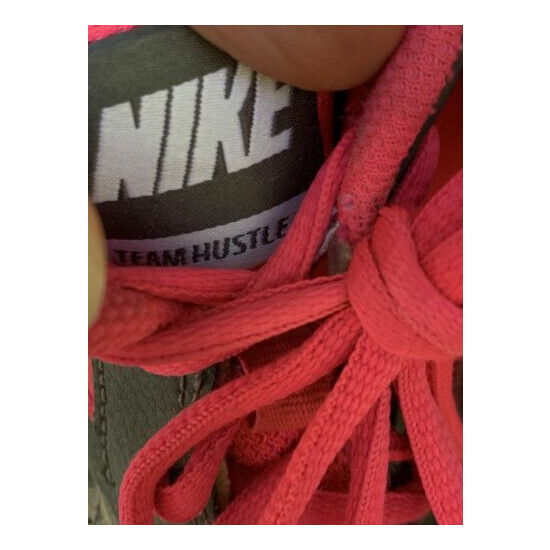 NIKE TEAM HUSTLE Hot Pink & Gray White Logo Athletic Sneakers Shoes 1Y 1❤️sj18m7 image {7}